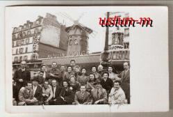 Efemera - MOULIN ROUGE ÖNÜNDE KALABALIK BİR TÜRK TOPLULUK... - kitantik - kitaLog