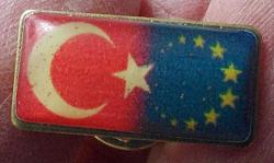 ESKİ DÖNEM TÜRKİYE AVRUPA BİRLİĞİ DOSTLUK ORİJİNAL YAKA ROZETİ A1V1R1 NADİRDİR