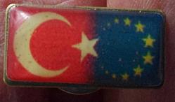 ESKİ DÖNEM TÜRKİYE AVRUPA BİRLİĞİ DOSTLUK ORİJİNAL YAKA ROZETİ A1V1R1 NADİRDİR