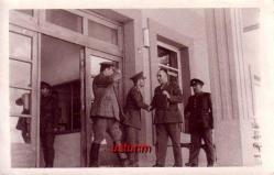 ÜST RÜTBELİ SUBAYIN KARŞILANMASI KONULU ASKERİ FOTOĞRAF...