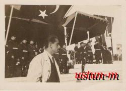 SUBAYLARIN SAYGI DURUŞU VE ADAM ESKİ FOTOĞRAF...