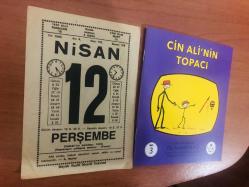 12 Nisan 1990 hediyelik orijinal Saatli Maarif takvim yaprağı (Cin Ali kitabı hediyeli:)