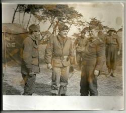 LOT.10 » ORİJİNAL BİR KORE SUBAYLARI FOTOĞRAFI....