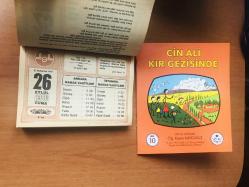 26 Eylül 1986 hediyelik orijinal Diyanet takvim yaprağı (Cin Ali kitabı hediyeli:)