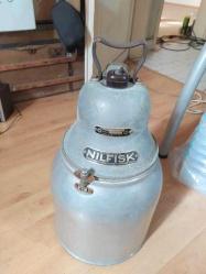 Antika - DANİMARKA ÜRETİMİ 1950'LERDEN DEKORATİF NILFİSK ELEKTRİKLİ SÜPÜRGE MAKİNESİ - kitantik - kitaLog