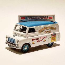 Corgi Chipperfields Van