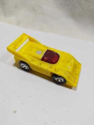 O4--SARI RENK ESKİ PLASTİK ARABA