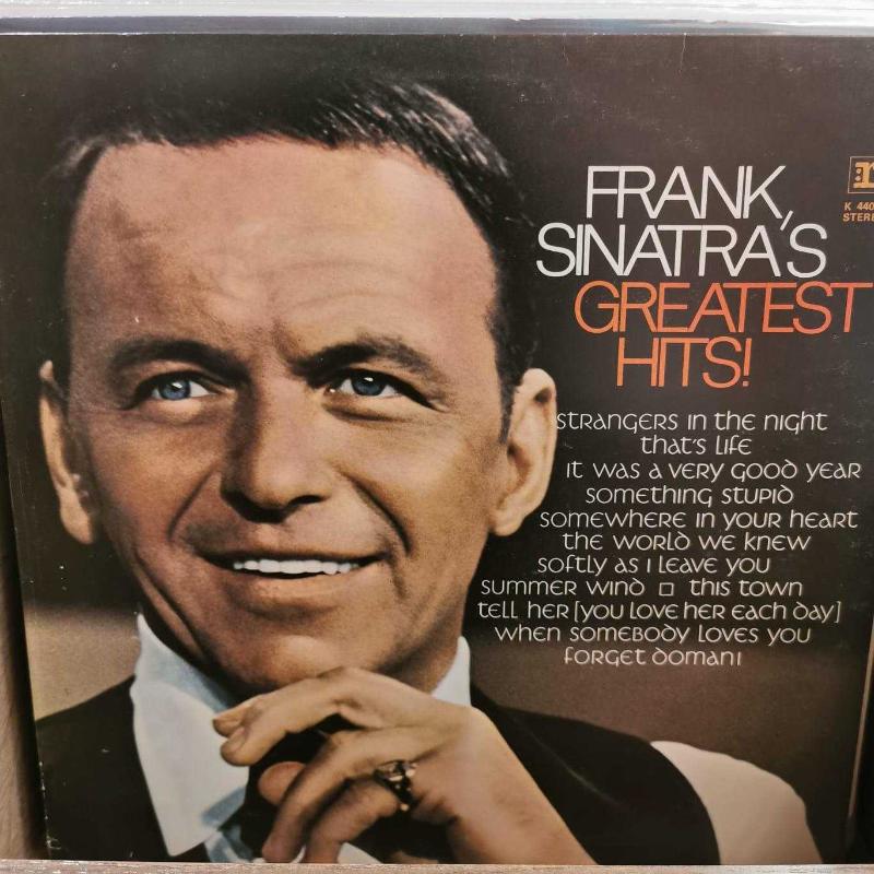 Пластинка Фрэнка Синатры. Sinatra Greatest Hits винил. Фрэнк Синатра лучшие. Frank Sinatra strangers in the Night.