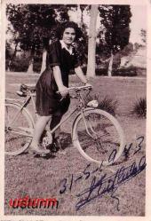 1943 TARİHLİ BİSİKLETLİ KIZ FOTOĞRAFI...