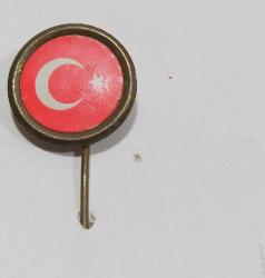 R31------TÜRK BAYRAKLI ESKİ İĞNELİ METAL ROZET