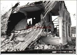 Efemera - [Fotoğraf : 7x10 cm.] Kütahya, Gediz, 1970. Gediz Depremi Sonrası Bölgede İncelemeler: Yıkılmış eski bir yapı. - kitantik - kitaLog