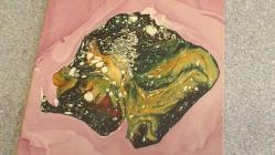 TUAL ÜZERİNDE GÜZEL BİR EBRU ÇALIŞMASI...