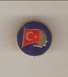 BAYRAK VE ATATÜRK TEMALI ANLAMLI BİR ROZET...