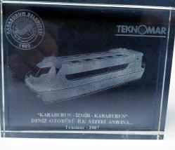 Teknomar İzmir Karaburun Deniz Otobüsü ilk seferi anısına - Cam kağıt ağırlığı