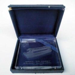 Teknomar İzmir Karaburun Deniz Otobüsü ilk seferi anısına - Cam kağıt ağırlığı