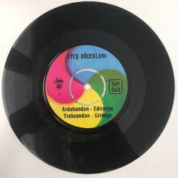 Ateş Böcekleri / Kıbrıs filmi: Sosisli enosis - Ardahan'dan Edirne'ye Trabzon'dan Girne'ye / 45'lik plak