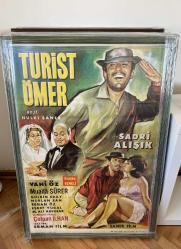 Efemera - Turist Ömer (1964) İlk Turist Ömer Afişi | Sadri Alışık, Vahi Öz, Mualla Sürer | Reji Hulki Saner | Çizim Afiş Nadir - kitantik - kitaLog