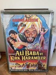 Efemera - Ali Baba ve Kırk Haramiler 1971 Orijinal Film Afişi Sadri Alışık, Feri Cansel, Erol Taş, Hulusi Kentmen, Senaryo: Vecdi UYGUN - kitantik - kitaLog
