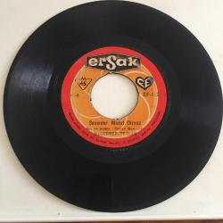 Müşerref Tezcan - Beni de Allah yarattı / Sevenler mesut olmaz / 45'lik