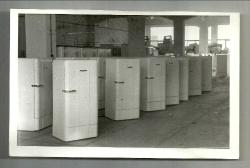 ÇOK ESKİ BİR BUZDOLABININ FABRİKA YAPIM FOTOĞRAFLARI...