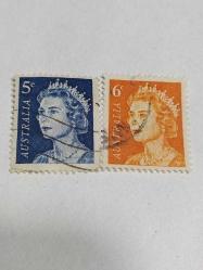 P5-9-4-1966-İKİ ADET DAMGALI AVUSTRALYA KRALİÇE ELİZABETH POSTA PULU-