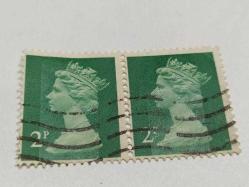 P,5-8-8--1957-İKİ ADET DAMGALI İNGİLTERE KRALİÇE ELİZABETH POSTA PULU