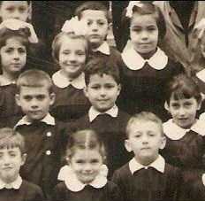 BÜLENT ERSOY 7 YAŞINDA İKEN İLKOKUL FOTOĞRAFI.