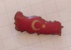 R18--1960'LARDAN BAYRAKLI TÜRKİYE HARİTALI ROZET