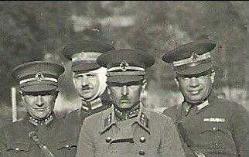 ASKERİ LİSELERİN FUTBOLCULARI VE YAKIŞIKLI SUBAYLARI TOPLU FOTOĞRAF...