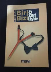 ALAYINIZI SELAMLIYORUM - BİRİ BİZİ ÖZETLİYOR [2 KİTAP TEK CİLTTE]