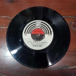 Mediha Şen - Aşk Nedir Nasıldır Bilen Var Mı & Artık Bu Solan Bahçede - 45'lik