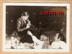 BİR DÖNEM MİNE MUTLU SAHNEDE,GAZİNO BAŞKENT'TE ŞARKI SÖYLERKEN FOTOĞRAF...