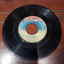 Yüksel Özkasap - Uykudamısın Sevgili Yarim & Bir Kuzuda Taş Dibinde Meliyor - 45'LİK PLAK