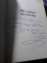 bir sarışın küçük kız - zerrin özer  (imzalı)