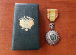 TUNUS ZAFER NİŞANI - MADALYA KUUTULU NADİR ÇIKAR B6357