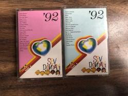 SEV DÜNYAYI '92 - İKİ KASET BİR ARADA TAKIM - NECO CEM KARACA BELKIS AKKALE AJDA PEKKAN İBRAHİM TATLISES LEMAN SAM M. F. Ö. SUAVİ AYŞEGÜL ALDİNÇ TRT ÇOCUK KOROSU SEZEN AKSU ....
