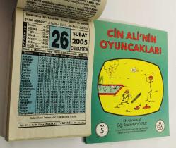 26 Şubat 2005 hediyelik orijinal Fazilet takvim yaprağı (Cin Ali kitabı hediyeli:)