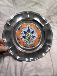 T10----GÜMÜŞ KAPLAMA METAL DEKORLU KÜTAHYA SERAMİK DUVAR TABAĞI