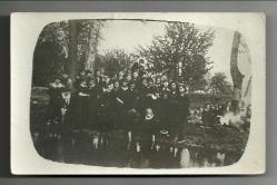 ARKASI OSMANLICA YAZILI,DERE KENARINDA PİKNİK YAPAN KIZ TALEBELER FOTOĞRAFI...