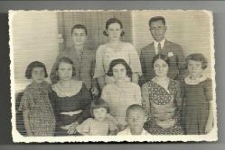 GÜZEL YÜZLÜ İNSANLARIN AİLE TEMALI SİYAH-BEYAZ ORİJİNAL FOTOĞRAFI...