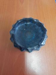 ESKİLERDEN SİYAH CAM KÜL TABLASI