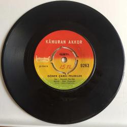 Kamuran Akkor - Her bakışın bir soru / Döner çarkı felekler / 45'lik plak
