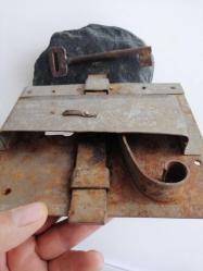 Antika El Yapımı Anahtarlı Demir Kapı Kilidi -- Eski Tip Kilit - Büyük Boy Köy Kapısı Kilit