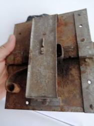 Antika El Yapımı Anahtarlı Demir Kapı Kilidi -- Eski Tip Kilit - Büyük Boy Köy Kapısı Kilit