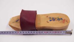 Sanat Taciri El Yapımı Karikatür Karagöz Hacıvat Nalin - Duvar SüsüTakunya - Ahşap Terlik no 2