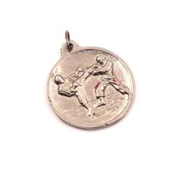 Eskilerden Gümüş Renkli Kabartmalı Karate - Dövüş Sporu Metal Kolye Ucu