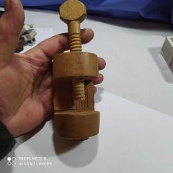 MASA İÇİN AHŞAP KELEPÇE