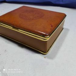 P88-------HAMBURG ARMALI DERİ KAPLI ESKİ KUTU