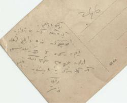 ARKASI OSMANLICA YAZILI KAPI ÖNÜNDE PALTOLU ÇOCUK FOTOĞRAF...