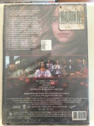 Kampüste Çıplak Ayaklar / DVD Jelatininde